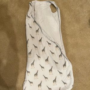 Good condition! Giraffe print size medium 1.0 tog